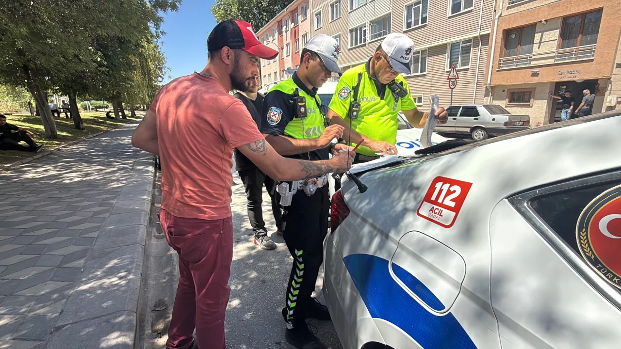 Sahte plakayla yakalandı! S&uuml;r&uuml;c&uuml;ye binlerce lira ceza