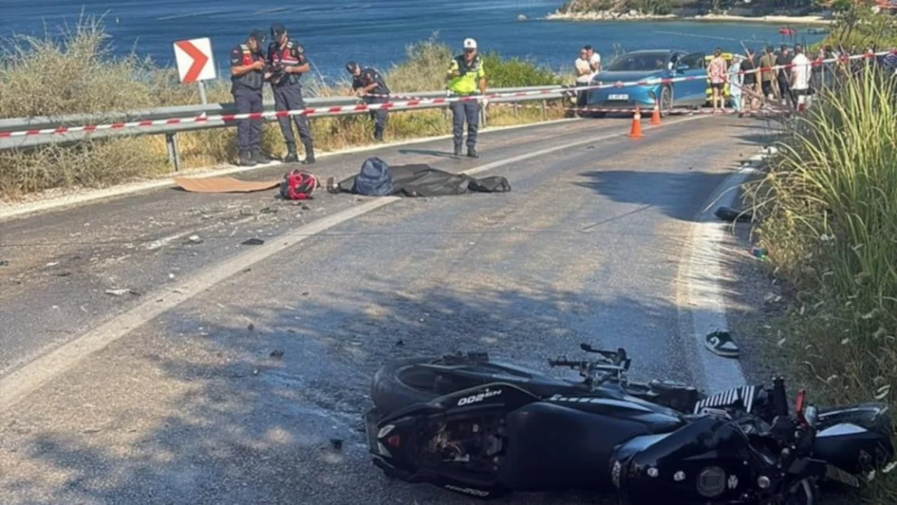 Balıkesir'de feci kaza: Motosikletli genç kız hayatını kaybetti 