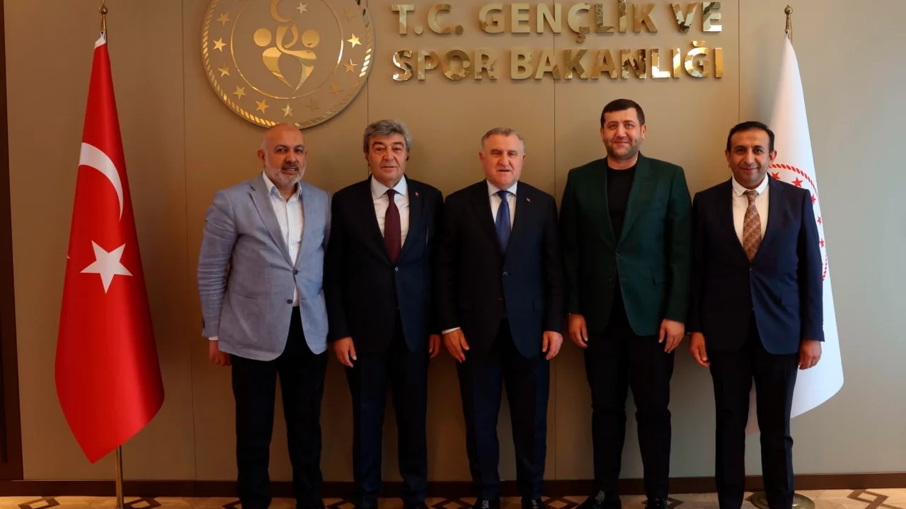 Kayserispor heyetinden Osman Aşkın Bak'a ziyaret