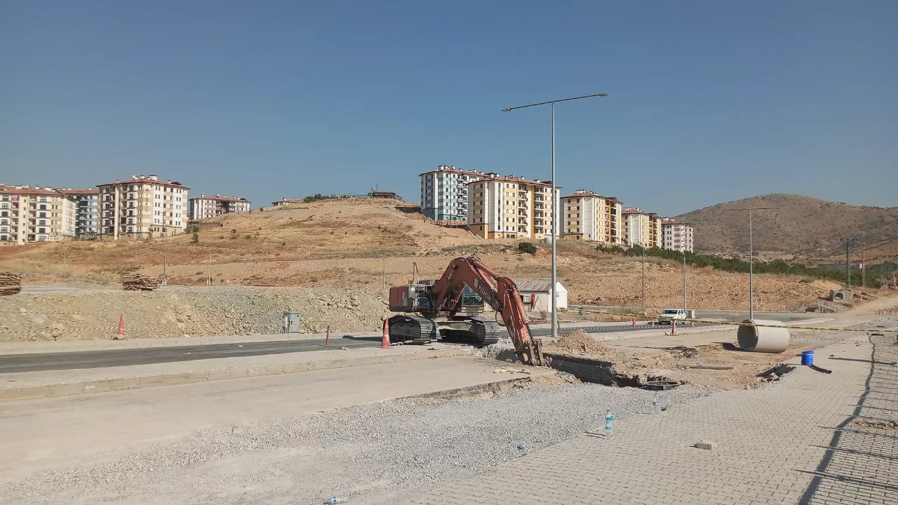 Yol çalışması sırasında 2 işçi toprak altında kaldı!