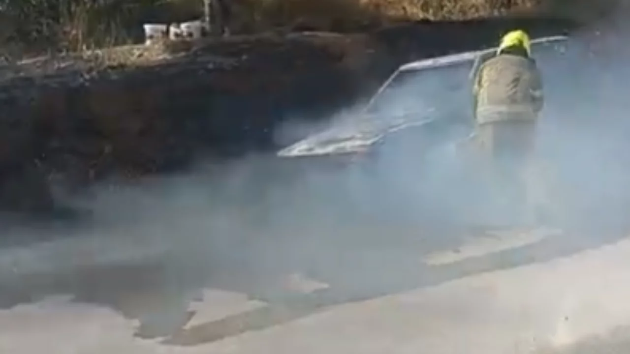 Bursa'da park halindeki otomobil alevlere teslim oldu!