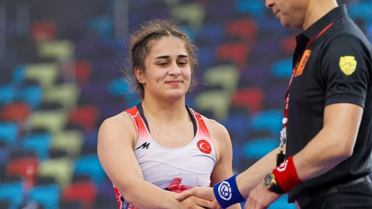 Avrupa şampiyonlarından d&uuml;nya finali! Milli g&uuml;reş&ccedil;iler altın madalyaya bir adım uzakta