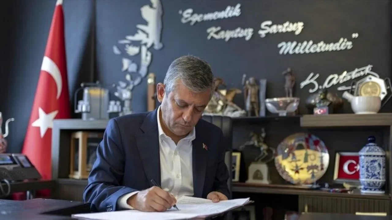 Yeni Parti i&ccedil;in ilk 24 saatte toplanan bağış miktarı belli oldu