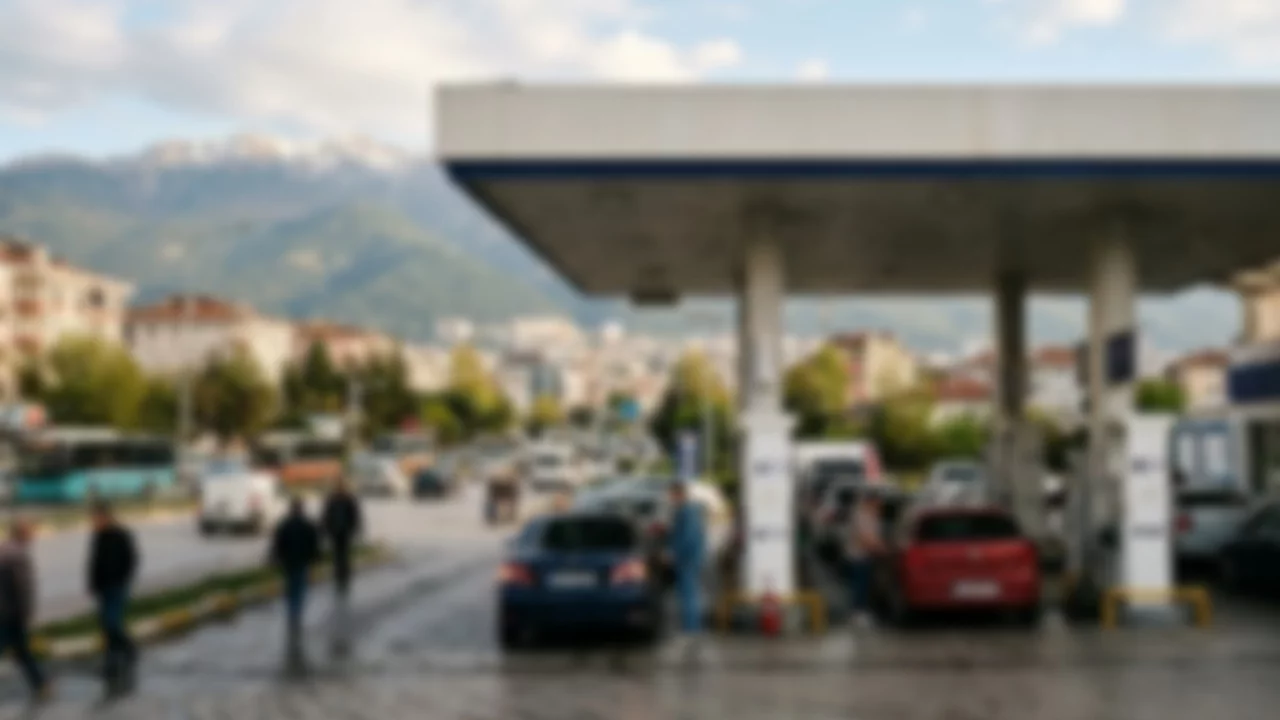 Akaryakıta &ccedil;ifte zam! Motorin aldı başını gitti...