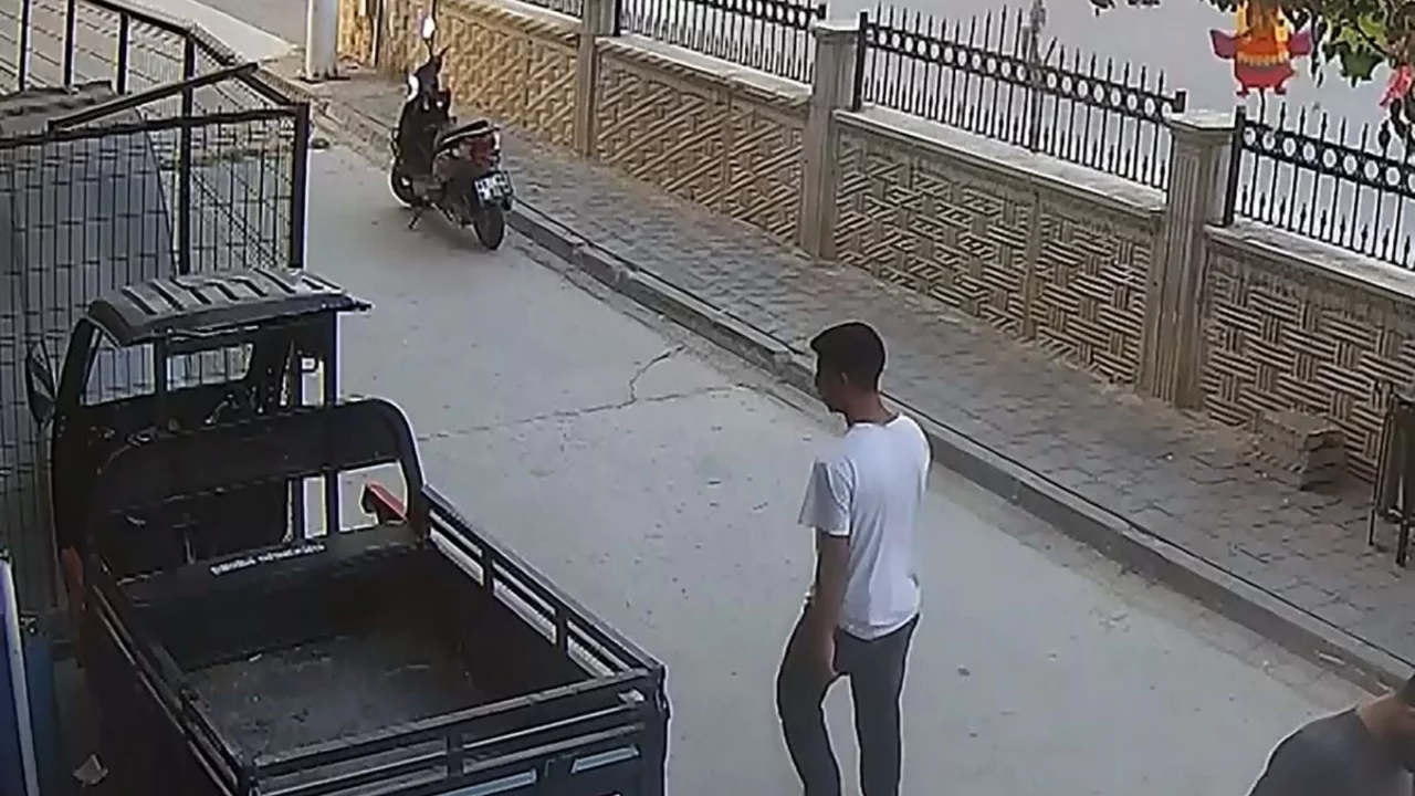 Refakat&ccedil;i gibi gittiği hastanenin otoparkından motosiklet &ccedil;aldı