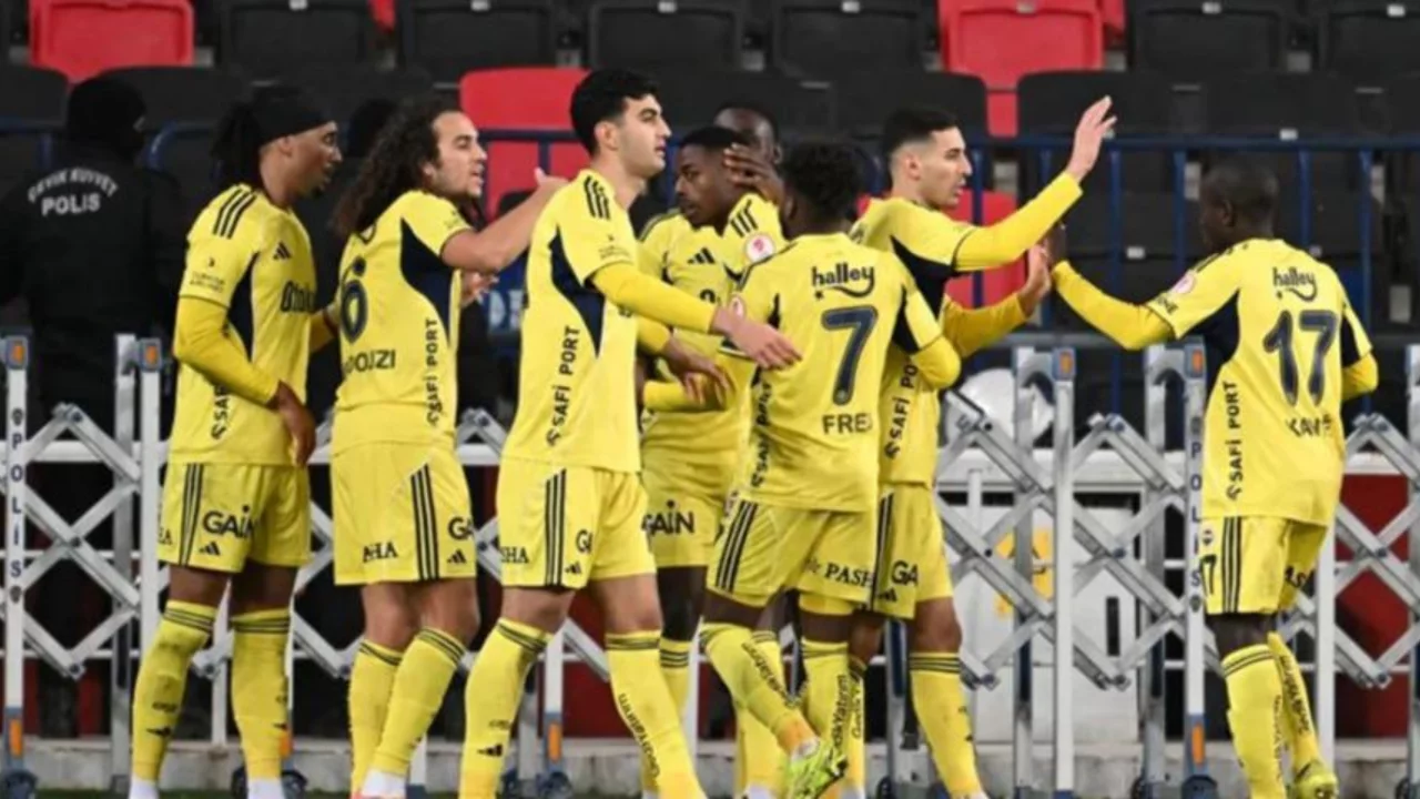 Alacaklarını bile bıraktı! Fenerbah&ccedil;e'den ayrılmak istiyor: İş imzaya kaldı