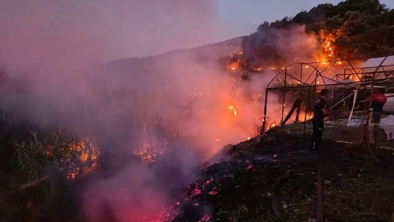Antalya'da 3 g&uuml;nde 8 il&ccedil;ede 34 yangın &ccedil;ıktı