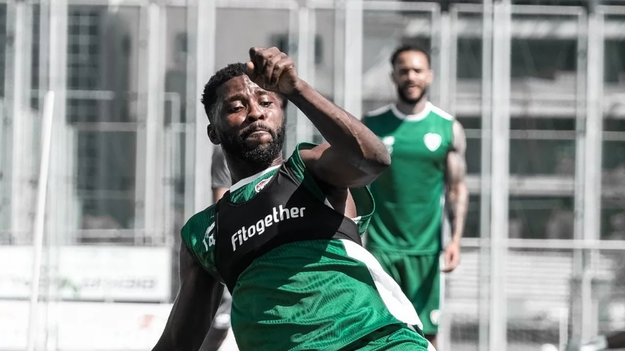 Bursaspor'da yeni sezon mesaisi s&uuml;r&uuml;yor! Mustafa Er y&ouml;netiminde tempo y&uuml;kseldi