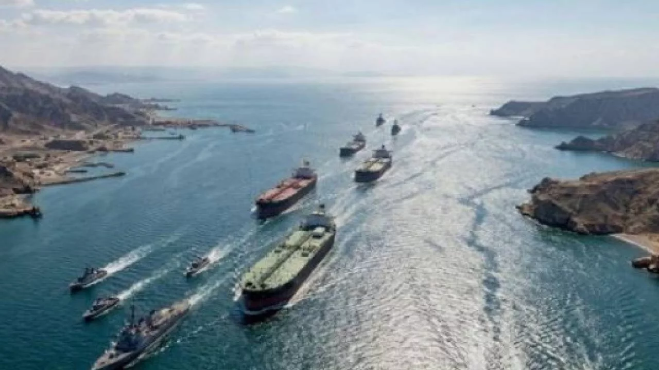 İran: Hürmüz Boğazı'nda iki petrol tankeri vuruldu 