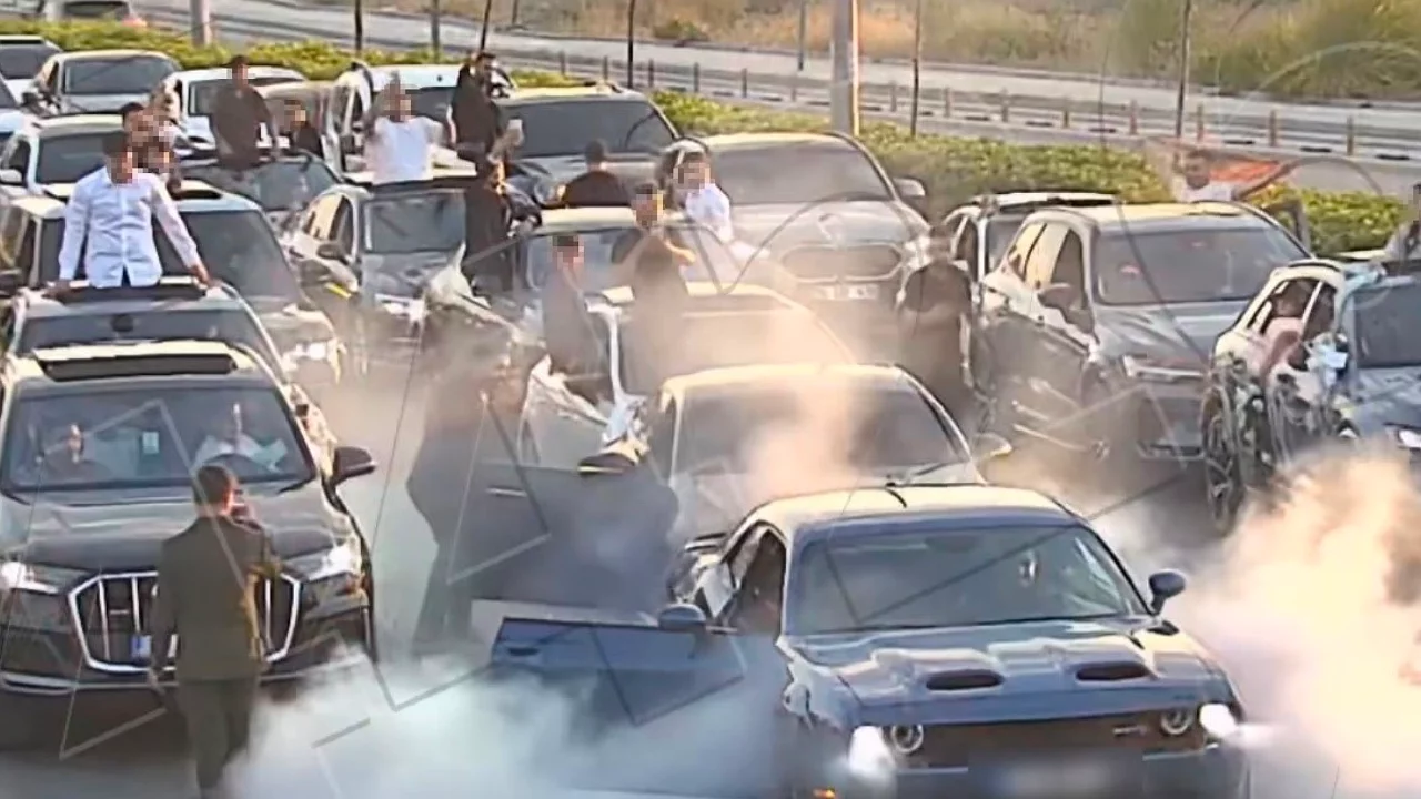 D&uuml;ğ&uuml;n konvoyuna ağır ceza! Trafiği kapatan s&uuml;r&uuml;c&uuml;lere 695 bin lirayı aşan yaptırım