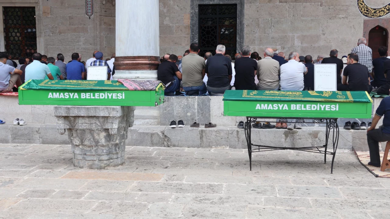 Anne ve oğlu 2 saat arayla hayatını kaybetti!