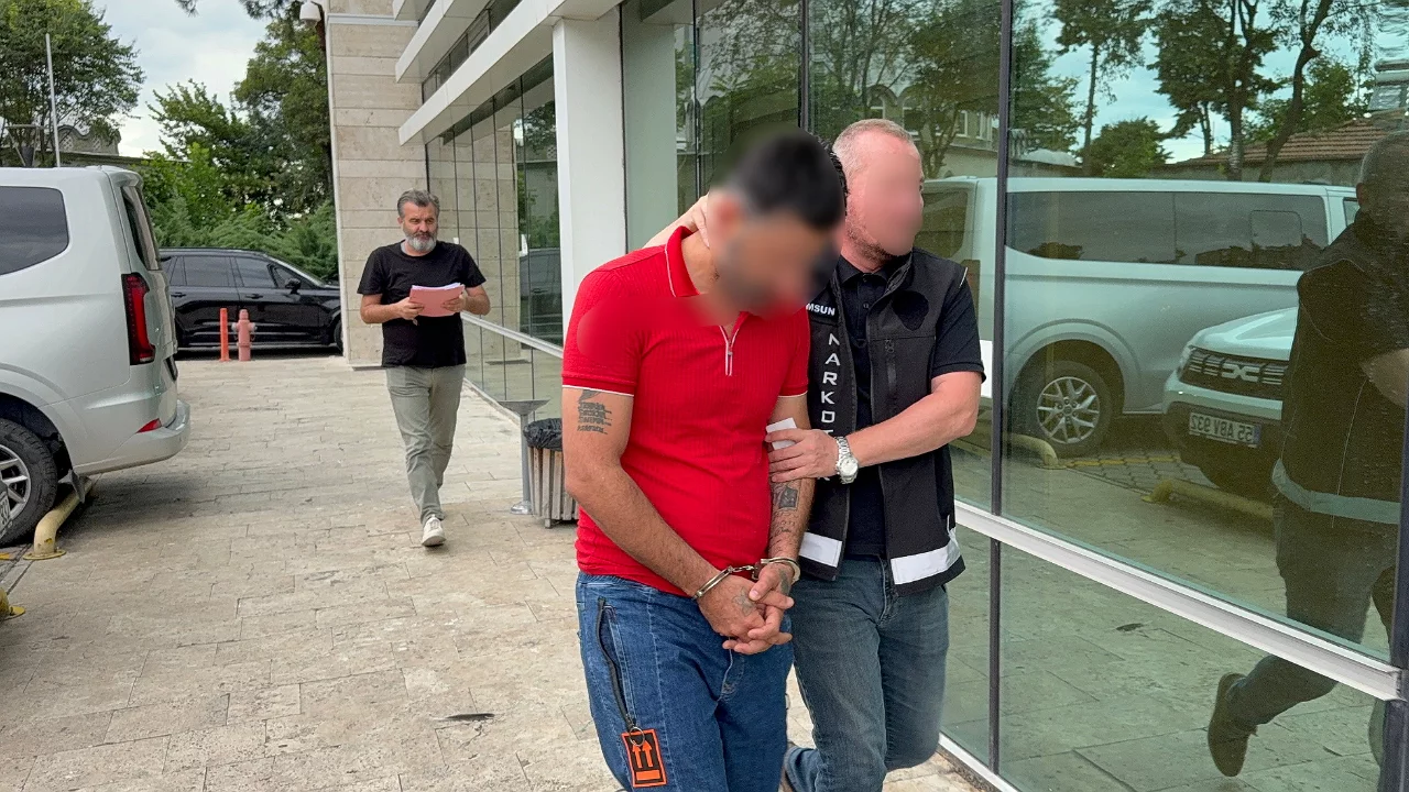 Binlerce sentetik hap ele ge&ccedil;irildi, 1 kişi tutuklandı