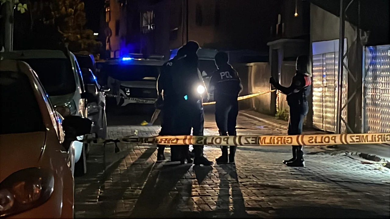 Konya'da sokak ortasında silahlı kavga: Husumet kanlı bitti, ş&uuml;pheli ka&ccedil;tı