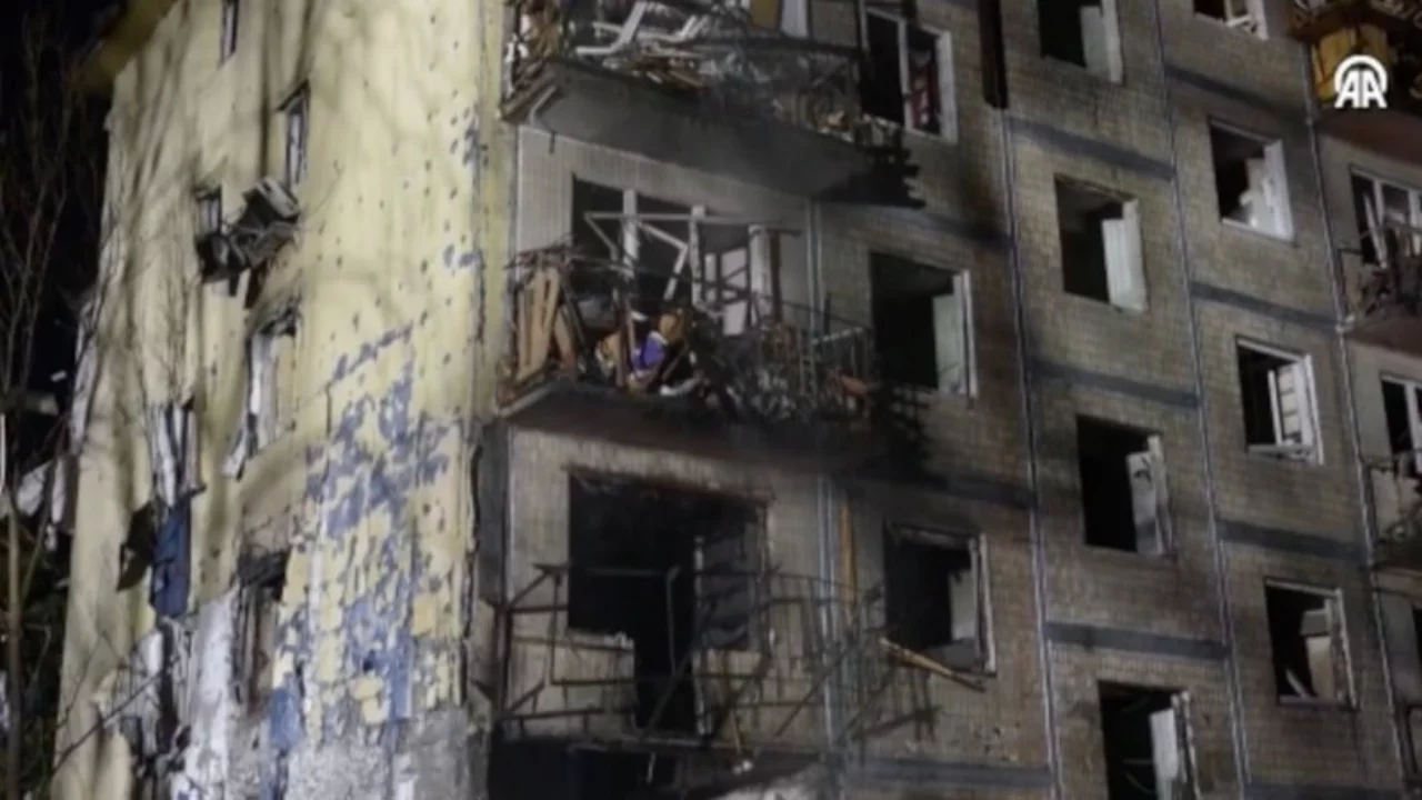 Rusya'nın Kiev'e d&uuml;zenlediği hava saldırısında 9 kişi &ouml;ld&uuml;, 28 kişi yaralandı