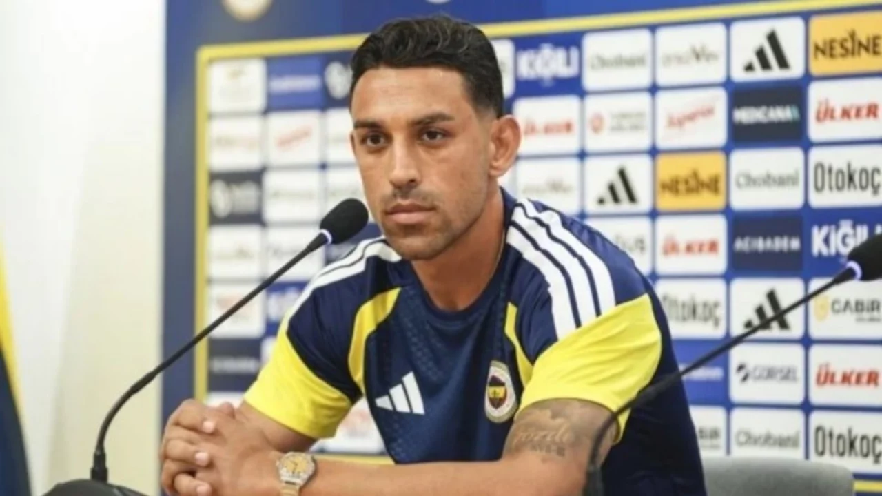 Fenerbah&ccedil;e'den gece yarısı a&ccedil;ıklaması!
