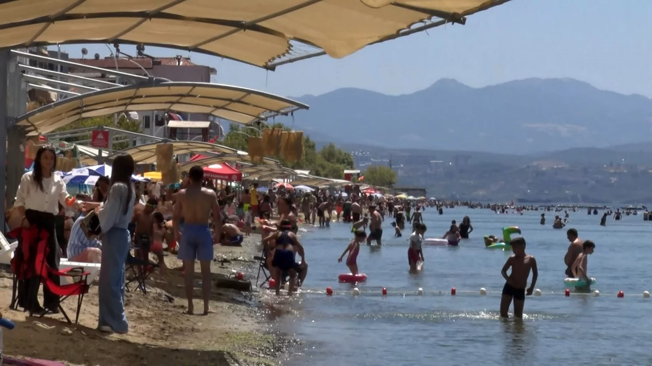 Bursa'da sahiller doldu taştı! Vatandaşlar akın etti