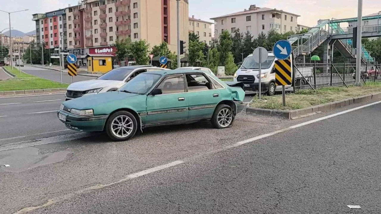 Erzurum'da zincirleme trafik kazası: 3 yaralı