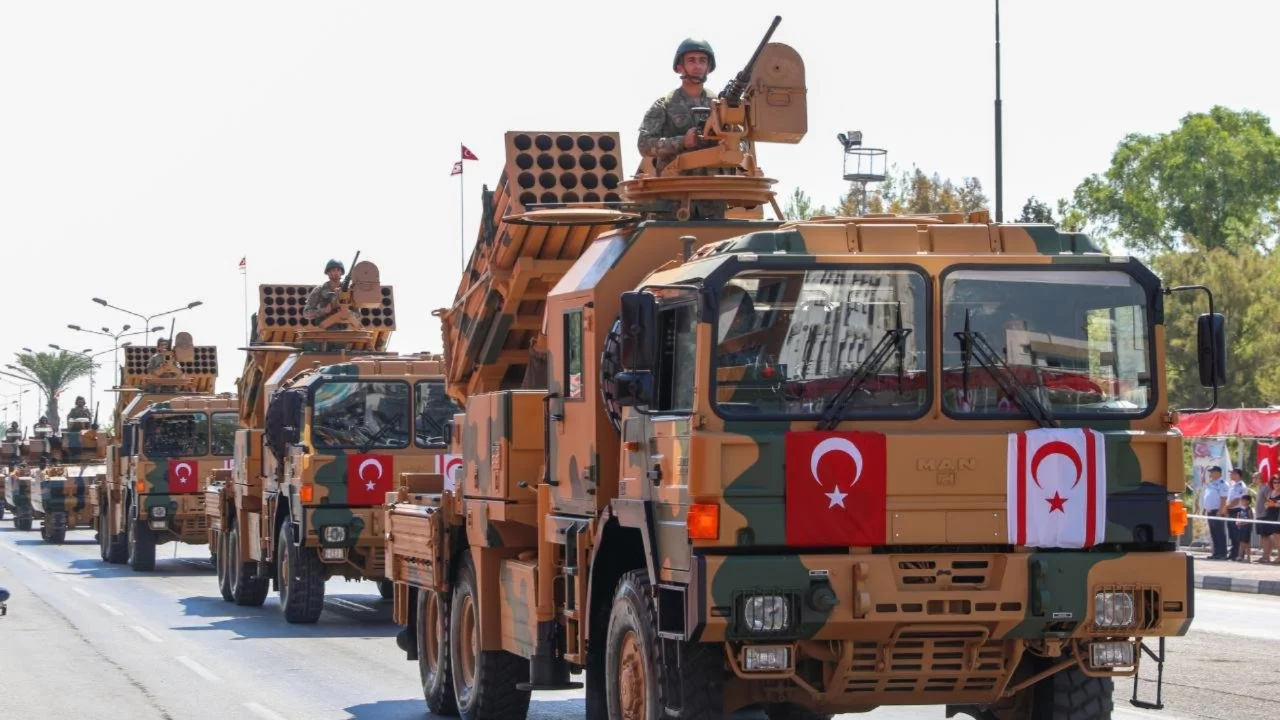 Doğu Akdeniz'de dikkat &ccedil;eken a&ccedil;ıklama! Bakan G&uuml;ler duyurdu: Kıbrıs'a ilişkin askeri hazırlık durumu g&uuml;ncelleniyor