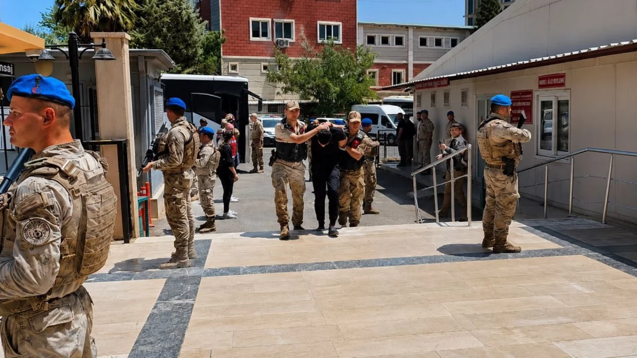 Şanlıurfa'da jandarma kıyafetiyle kilolarca altın gasbettiler