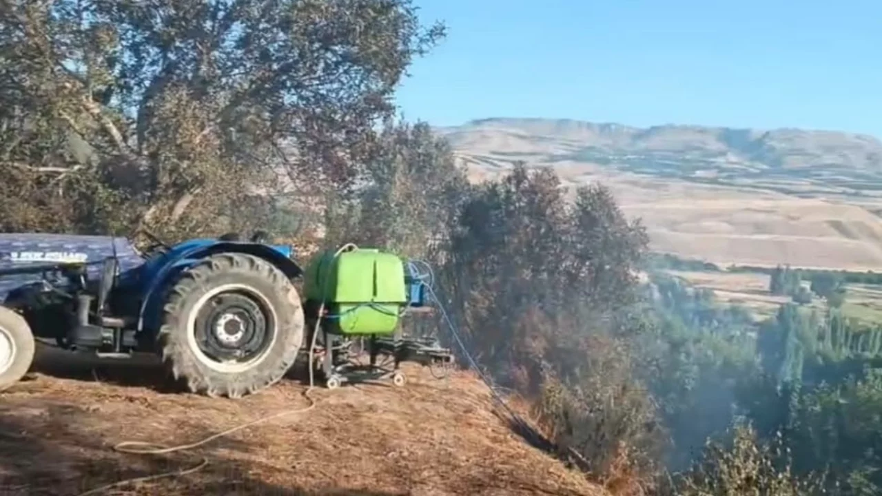 Malatya'da korkutan yangın! Alevler ev ve ahırları sardı, t&uuml;m ekipler seferber oldu