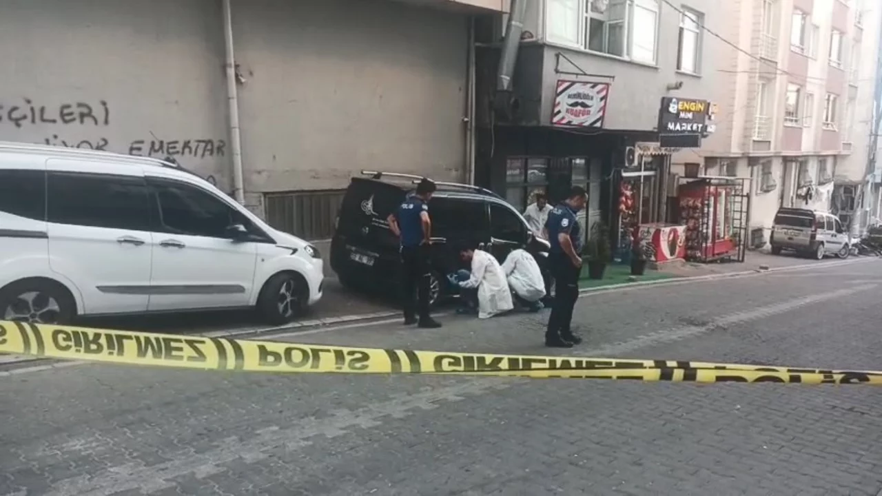 Esenyurt'ta husumet kanlı bitti! Sokak ortasında silahlar çekildi, 2 yaralı