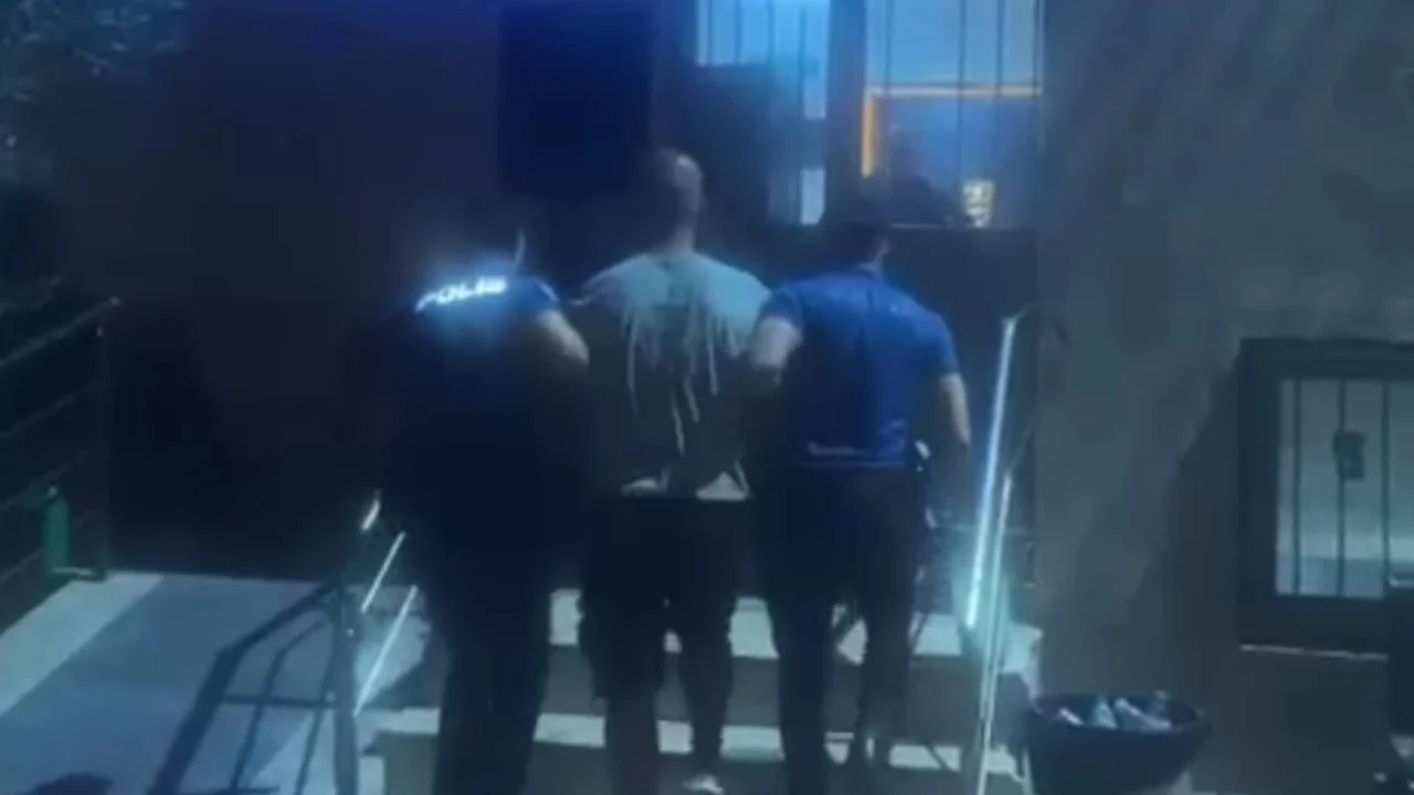 İzmir'de 'Kardeşi kasten &ouml;ld&uuml;rme' su&ccedil;undan aranan firari h&uuml;k&uuml;ml&uuml; yakalandı
