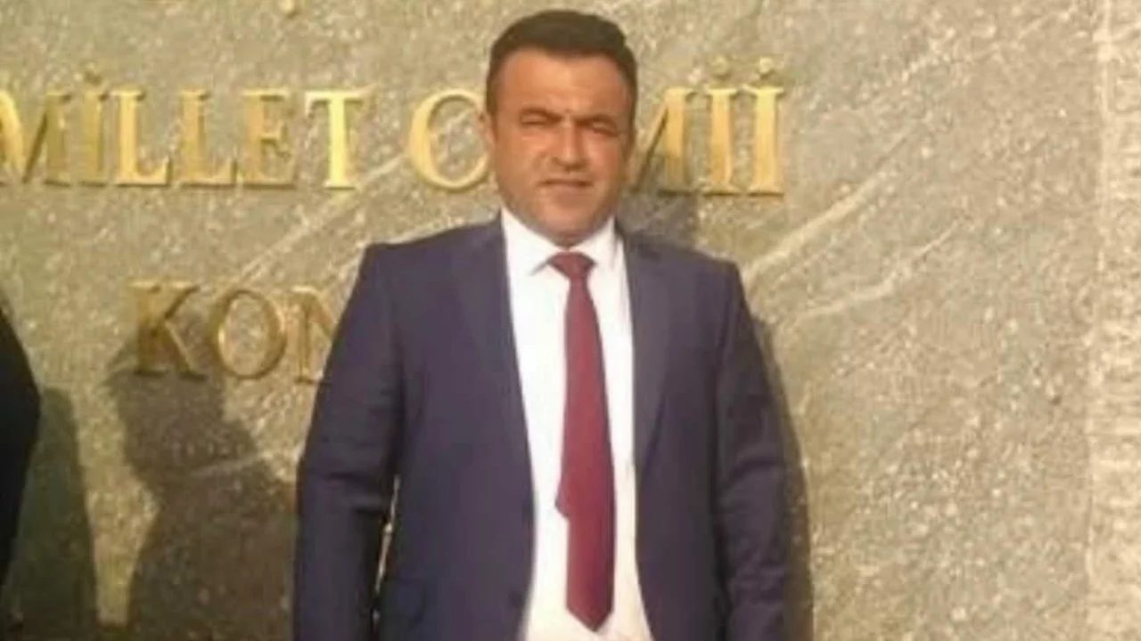 Adana'da trakt&ouml;r faciası: Muhtarın yaşam m&uuml;cadelesi acı haberle sona erdi