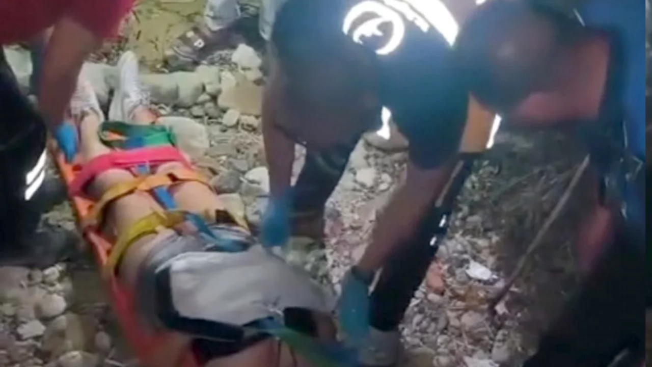 3 metre yükseklikten kayalıklara düşen genç kız yaralandı 