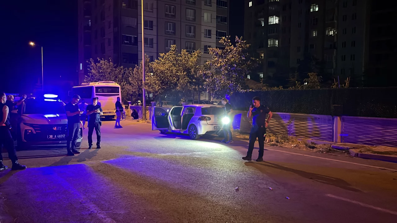 Piknik d&ouml;n&uuml;ş&uuml; dehşeti! Ara&ccedil;larından iner inmez sa&ccedil;maların hedefi oldular