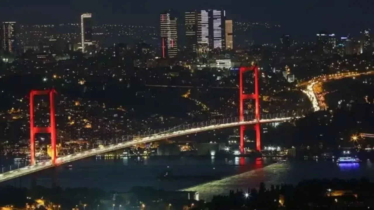 15 Temmuz Şehitler K&ouml;pr&uuml;s&uuml;'nde gece d&uuml;zenlemesi!