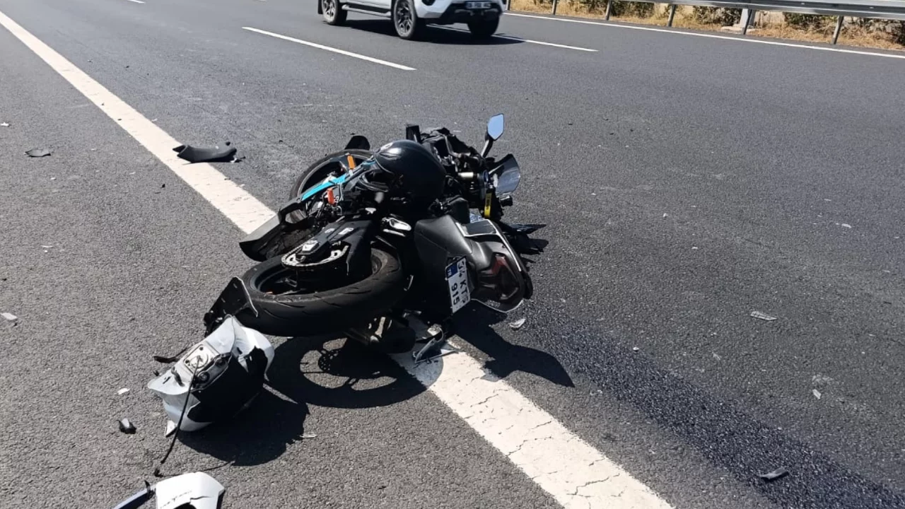 Bursa'da feci kaza! Motosiklet kamyona arkadan çarptı, sürücü ağır yaralandı