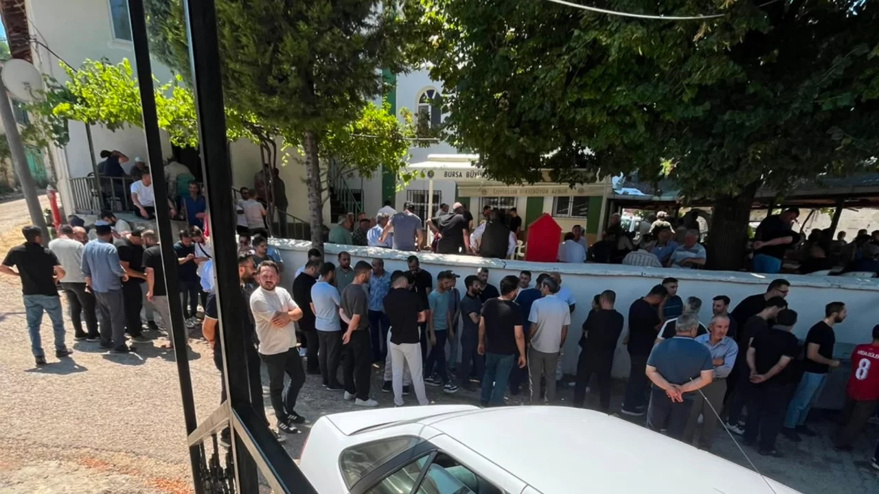 Bursa'da feci kazada yaşamını yitiren &ccedil;ifte acı veda!