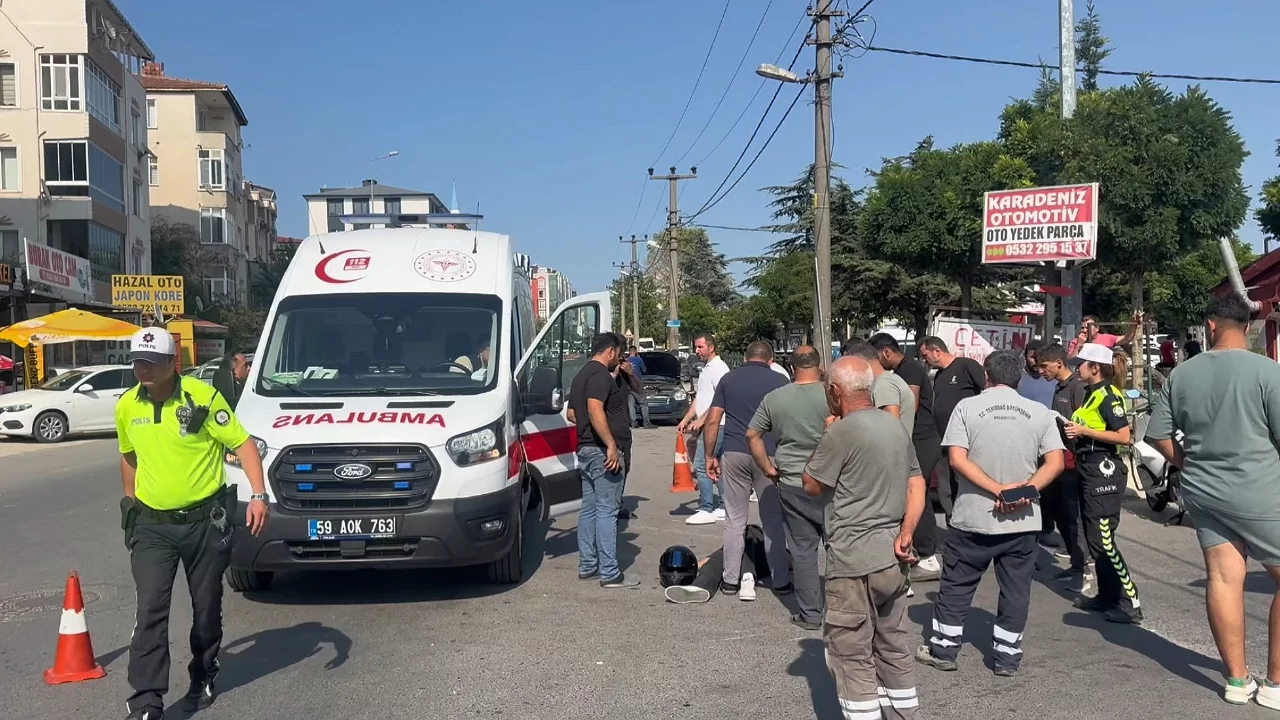 Motosikletler &ccedil;arpıştı! S&uuml;r&uuml;c&uuml; yola savruldu
