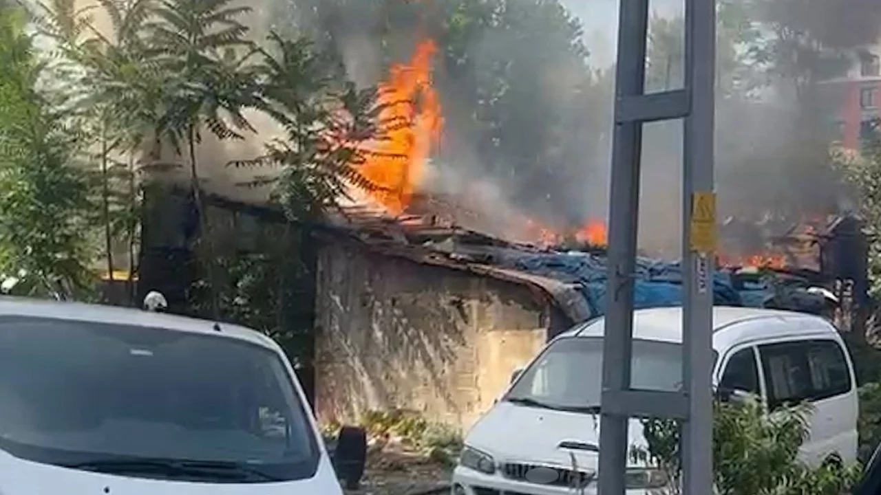 Gecekondu yangını! Alevler ikinci eve sıçradı