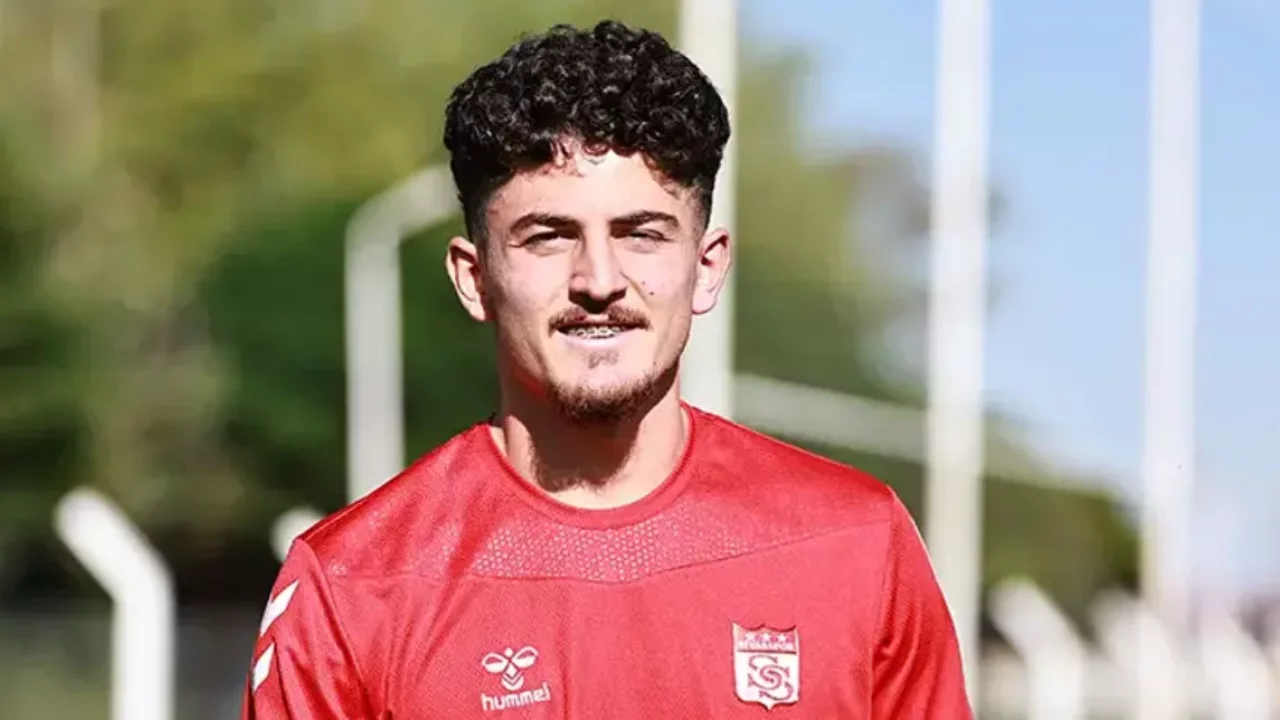 Sivasspor'dan Bursaspor'a transfer olan Emirhan Başyiğit'e duygusal veda