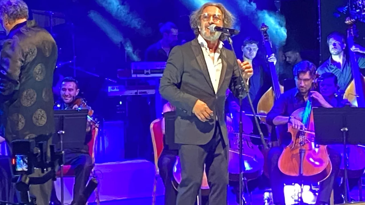 Fettah Can'dan Bursa'da unutulmaz gece! Binlerce kişi şarkılara eşlik etti ...
