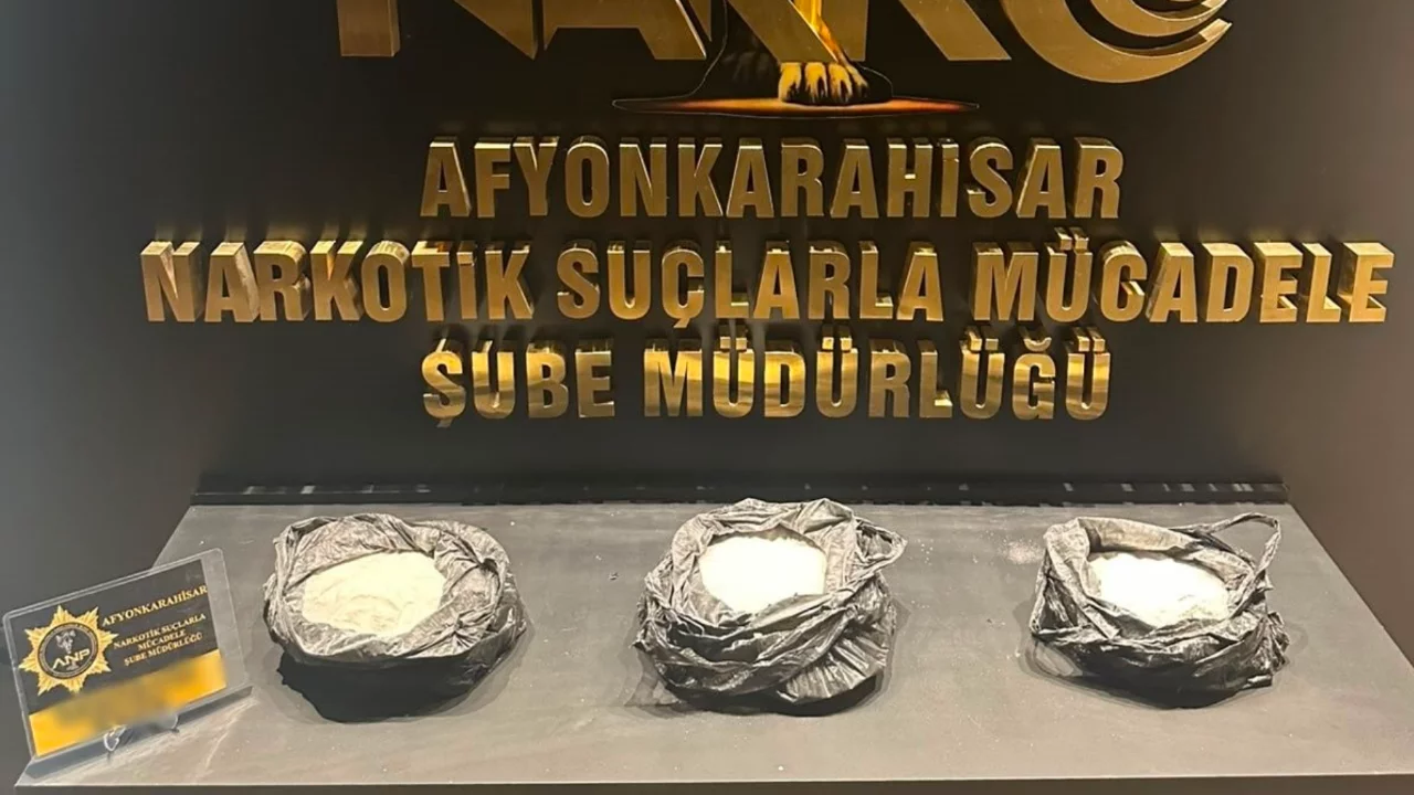 Afyonkarahisar'da 5 kilogram uyuşturucu hammaddesi ele ge&ccedil;irildi!