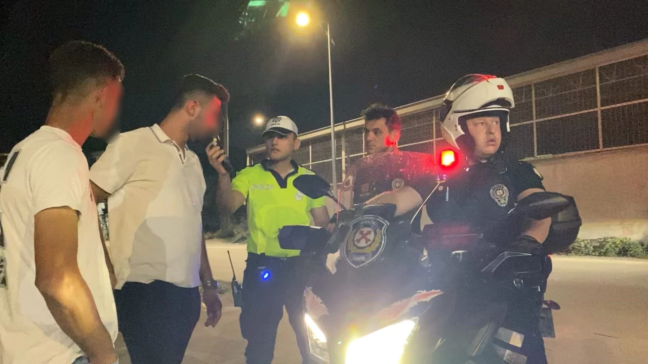 Bursa'da alkoll&uuml; s&uuml;r&uuml;c&uuml;n&uuml;n bahaneleri pes dedirtti! "İkizim var"