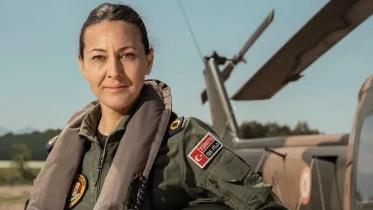 T&uuml;rk Hava Kuvvetleri'nin ilk kadın paşası &Ouml;zlem Karapınar oldu!
