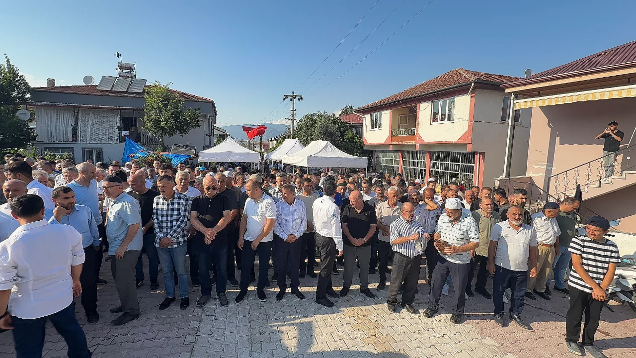 Günlerdir ulaşılamayan gencin gıyabi cenaze namazı kılındı