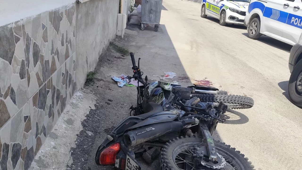 Otomobille çarpışan motosikletin sürücüsü yaralandı