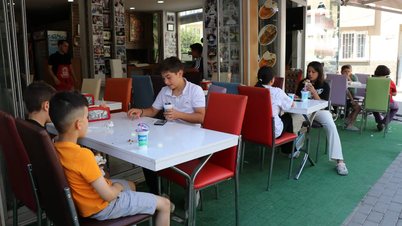 Herkes bu esnafı konuşuyor! &Uuml;cretsiz lahmacun dağıttı