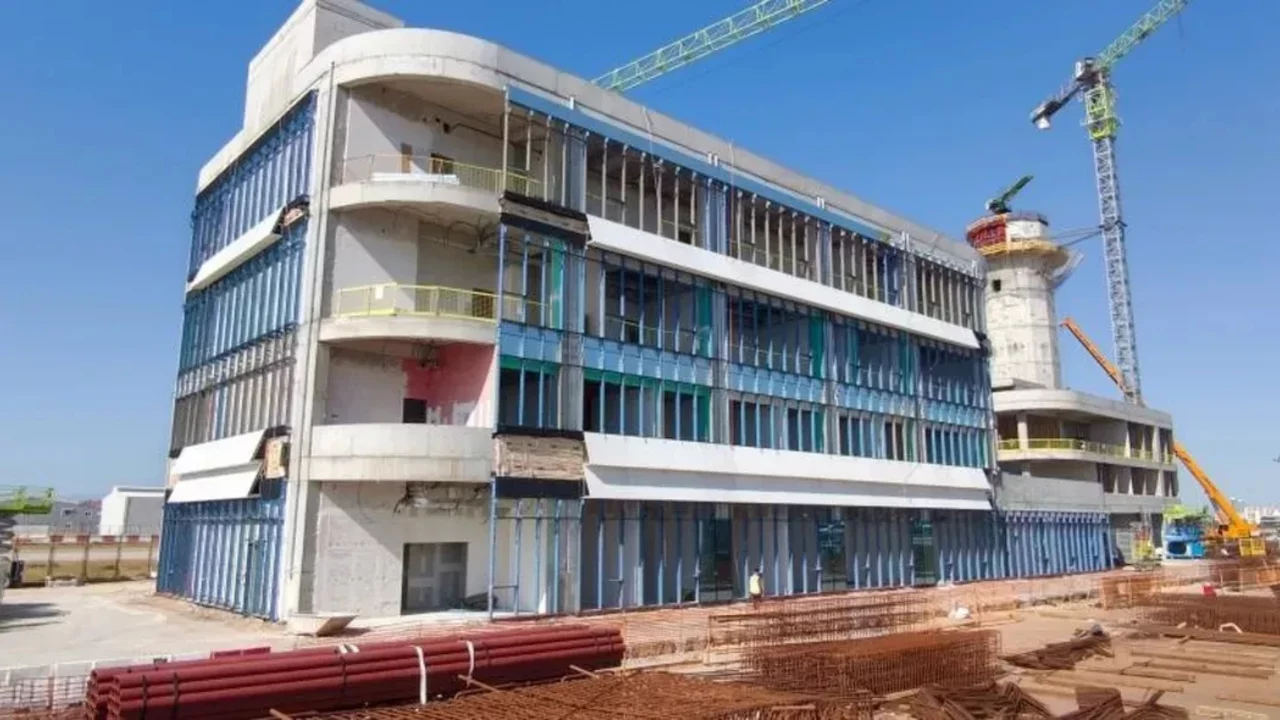 Bakan Uraloğlu duyurdu! Antalya Havalimanı'nın yeni simgesinde 46 Metre aşıldı 