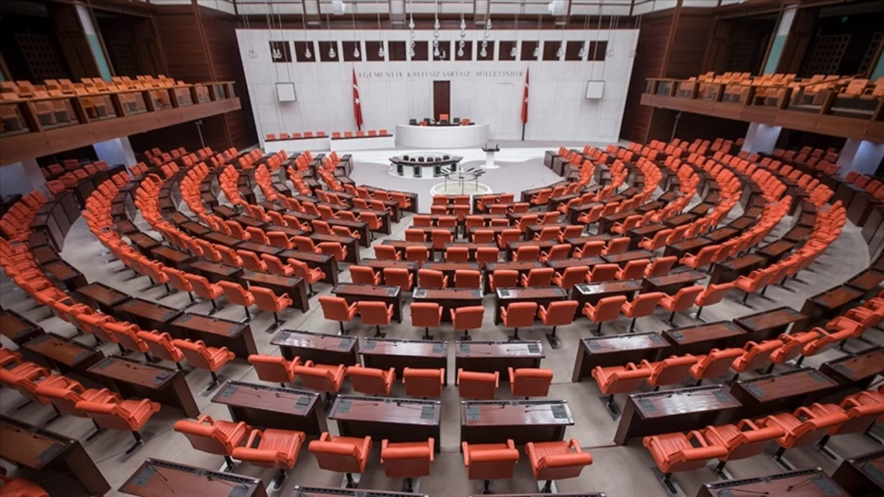 T&uuml;rkiye i&ccedil;in tarihi g&uuml;n! 12 maddelik yasa bug&uuml;n Meclis'e sunuluyor...