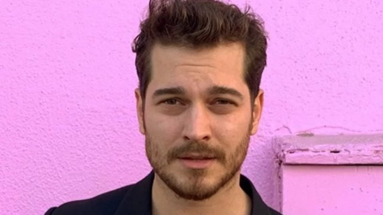 &Ccedil;ağatay Ulusoy'un son hali g&uuml;ndem oldu! G&ouml;r&uuml;n&uuml;m&uuml;ndeki değişim sosyal medyayı ikiye b&ouml;ld&uuml;
