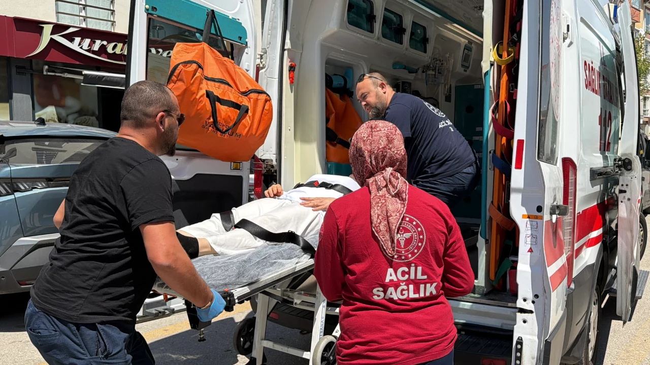 Hamur makinesine kaptırdığı eli bileğinden koptu: İş&ccedil;iler fenalık ge&ccedil;irdi