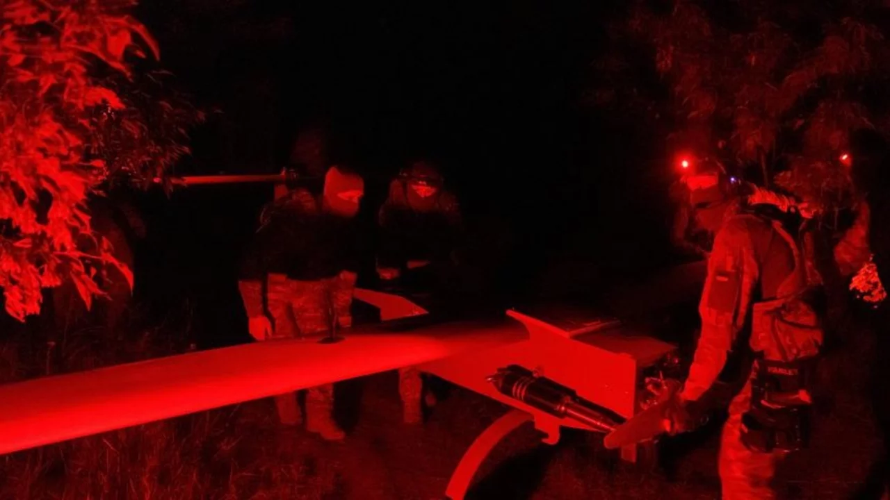 Savaş Avrupa'ya mı sı&ccedil;radı? Almanya'daki havalimanında 'bomba' alarmı