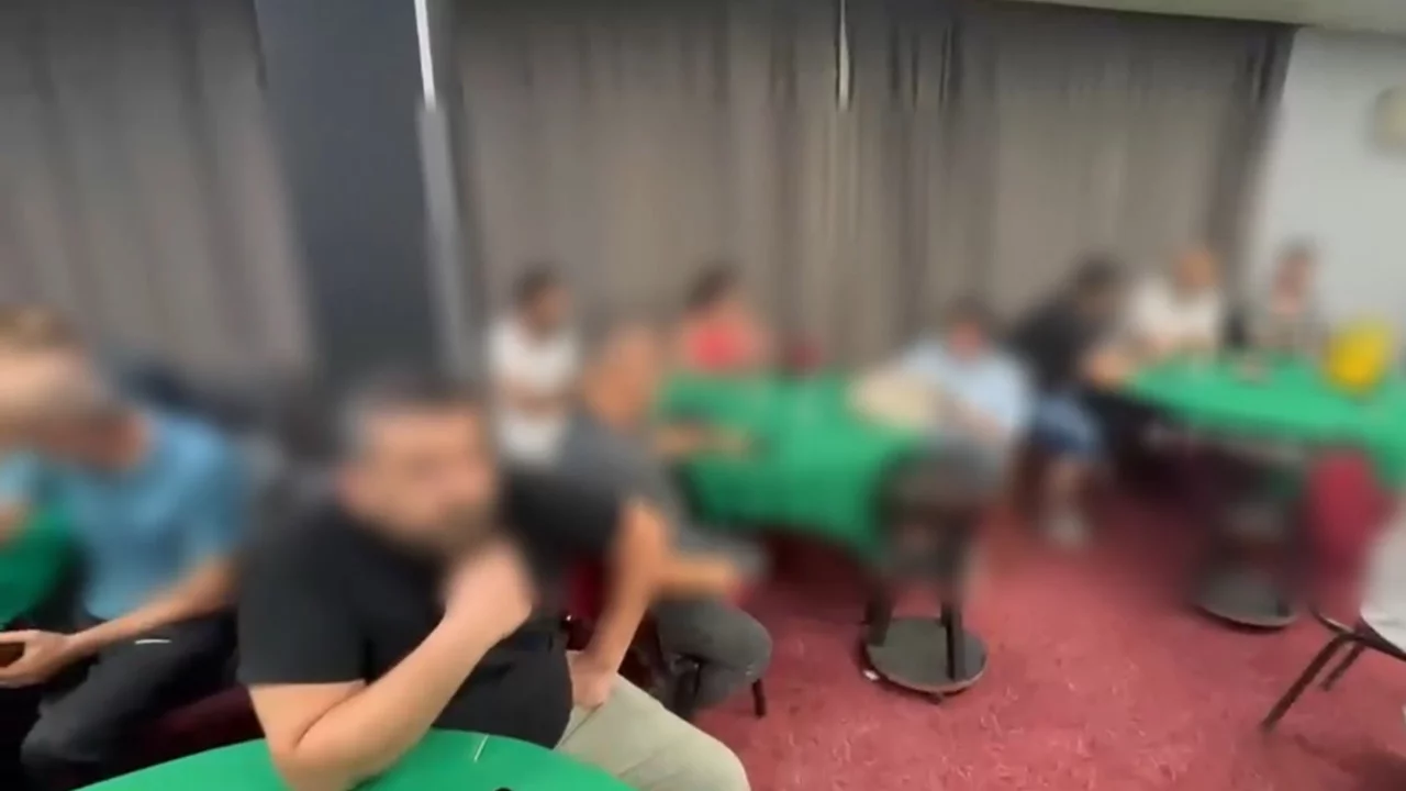 Düğün salonu görünümlü kumarhaneye baskın