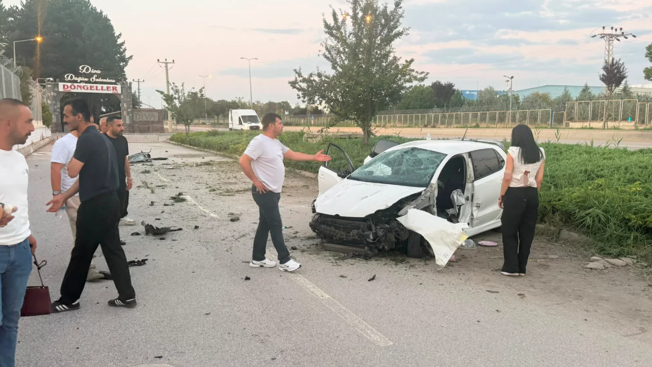 Ankara'da kontrolden &ccedil;ıkan otomobil takla attı!