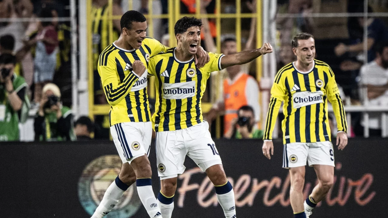 Fenerbah&ccedil;e turu İstanbul'da cebine koydu!